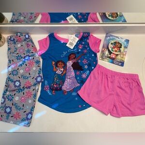 Disney Encanto pajama set size 6 and night light